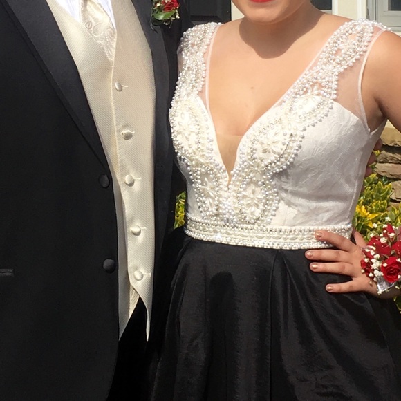 GORGEOUS Black White plunge ballgown prom dress - Picture 3 of 8